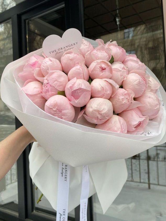 ShoreVectorStudio workshop space where corporate flower arrangements are designed and prepared for business delivery